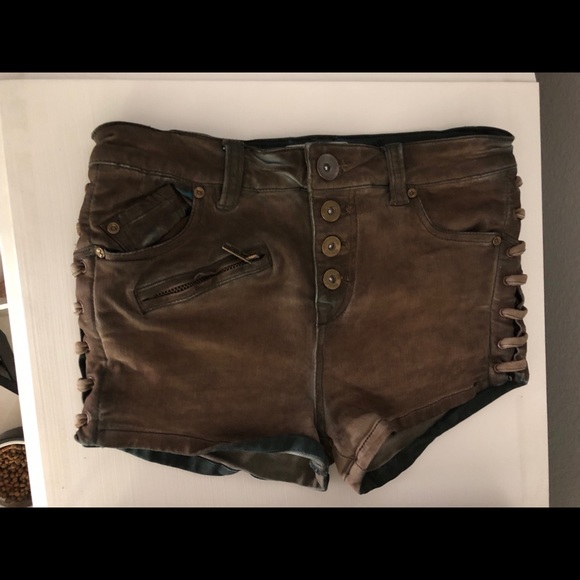 Free People Boho (lace-up side) shorts !! - Picture 4 of 4